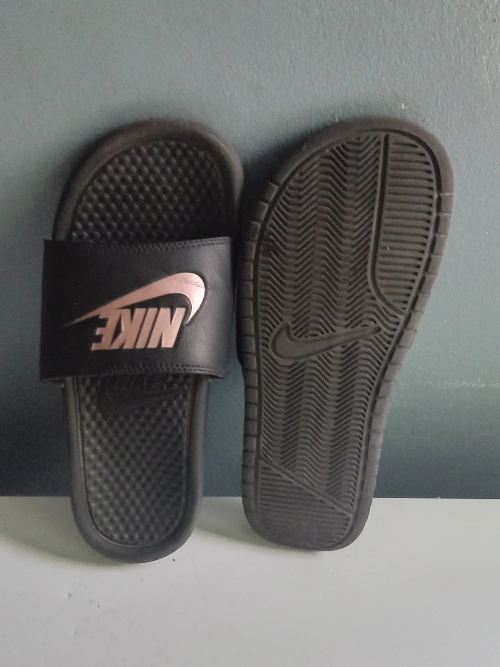 Nike Benassi JDI Slides Black Rose Gold Metallic Logo Athletic Sandals